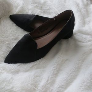 Old Navy Black Pointy-Toe Flats